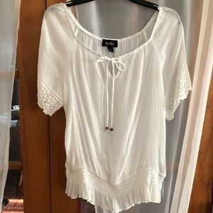 White blouse with elastic waist band and crocheted sleeves size XL